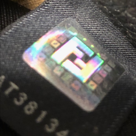 FENDI BLACK LEATHER WALLET, w/SERIAL NUMBER AT38134, zipper good - Picture 13 of 14